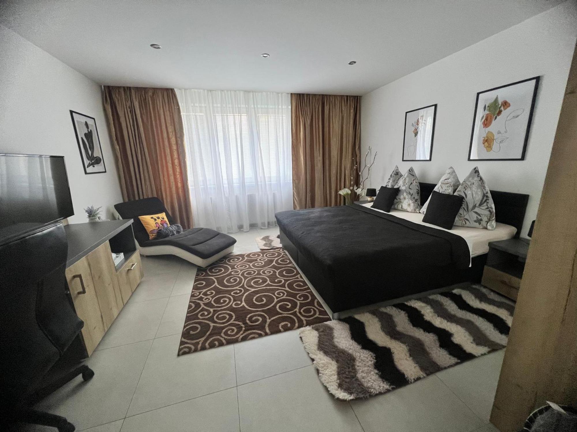 Sparrow Apartmens - Vrabcia Ulica 9, Košice Esterno foto
